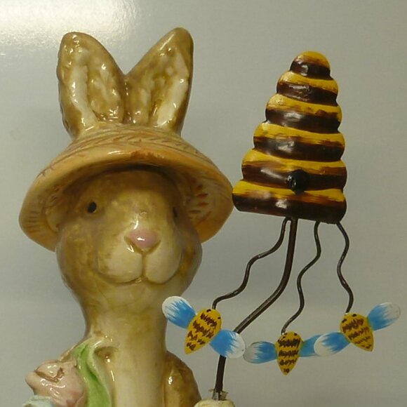 Ceramic Figurines - Boy. and Girl Rabbit Gardeners - Picture 11 of 11